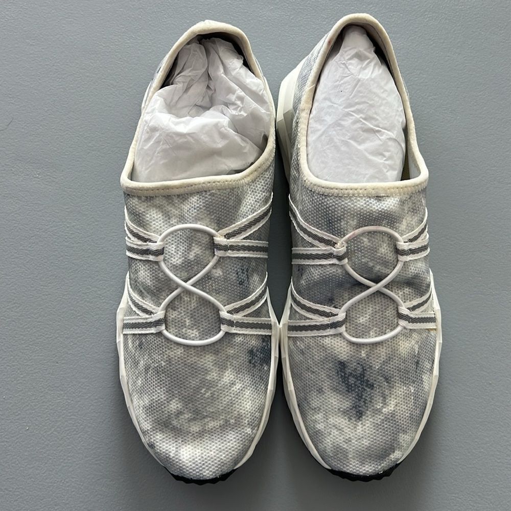 New Isaac Mizrahi Tie Dye Gray Multi Sneakers Size 8.5